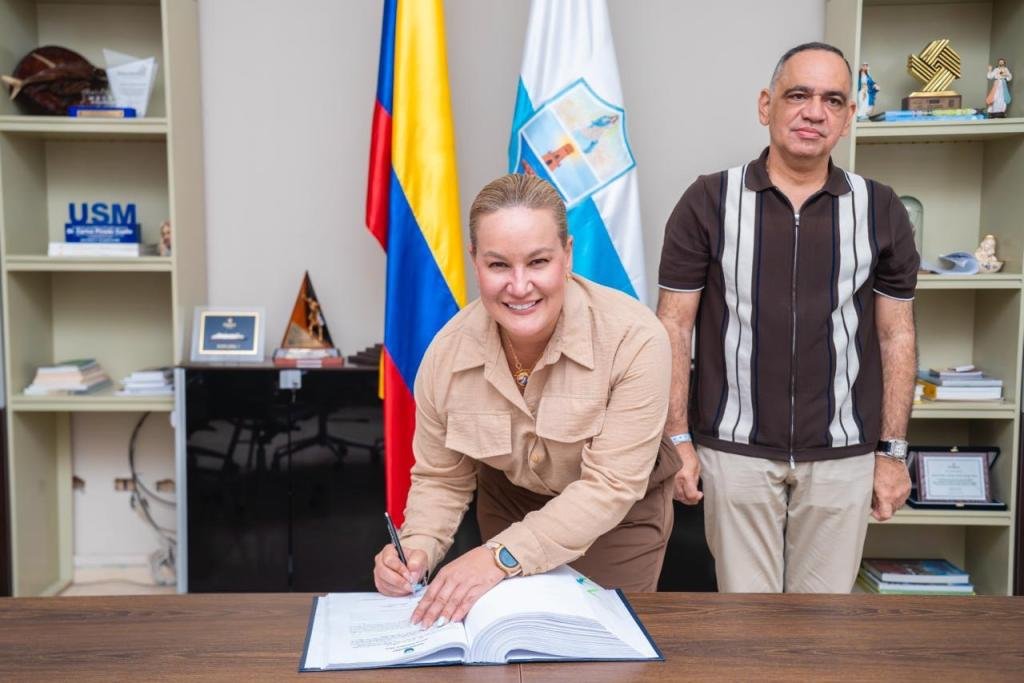 Alcalde Carlos Pinedo Cuello posesiona a Sarita Vives Gutiérrez como nueva Secretaria de Movilidad