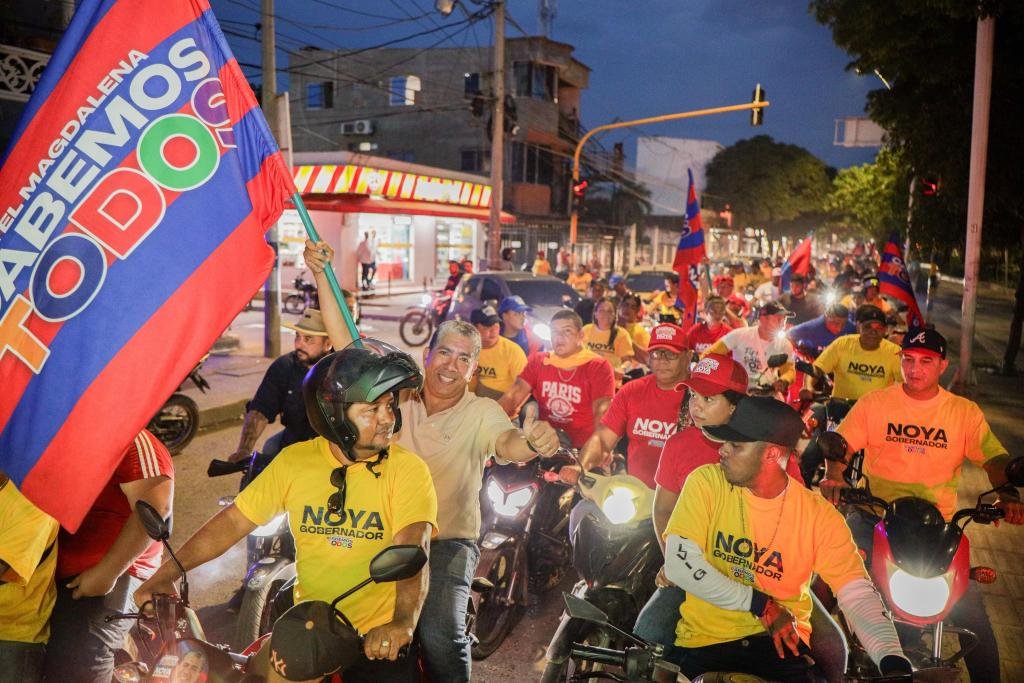 Noya recibió el respaldo del pueblo en masiva caravana que recorrió las calles de Santa Marta