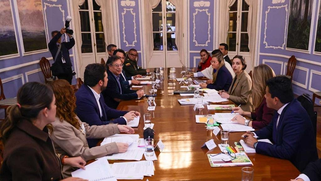 Gobierno Petro refuerza apoyo al sector arrocero con créditos y ordenamiento productivo