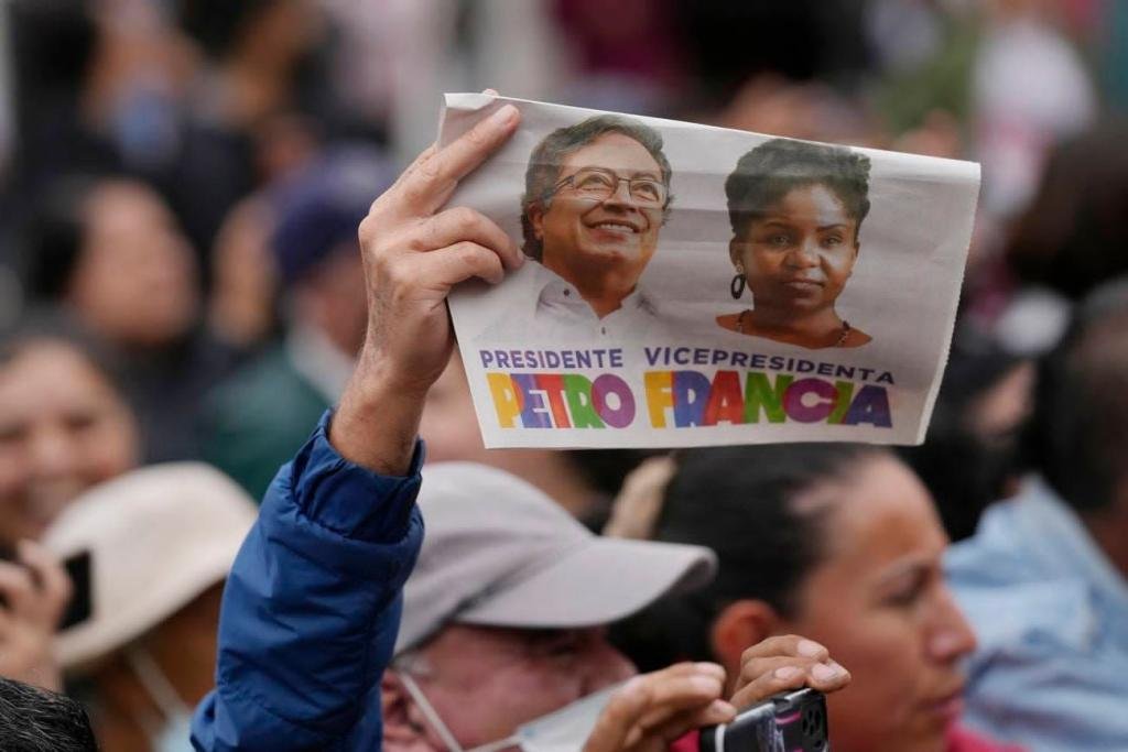 Así lo decidió la Corte Constitucional: suspenden proceso contra campaña de Petro por presunta violación de topes