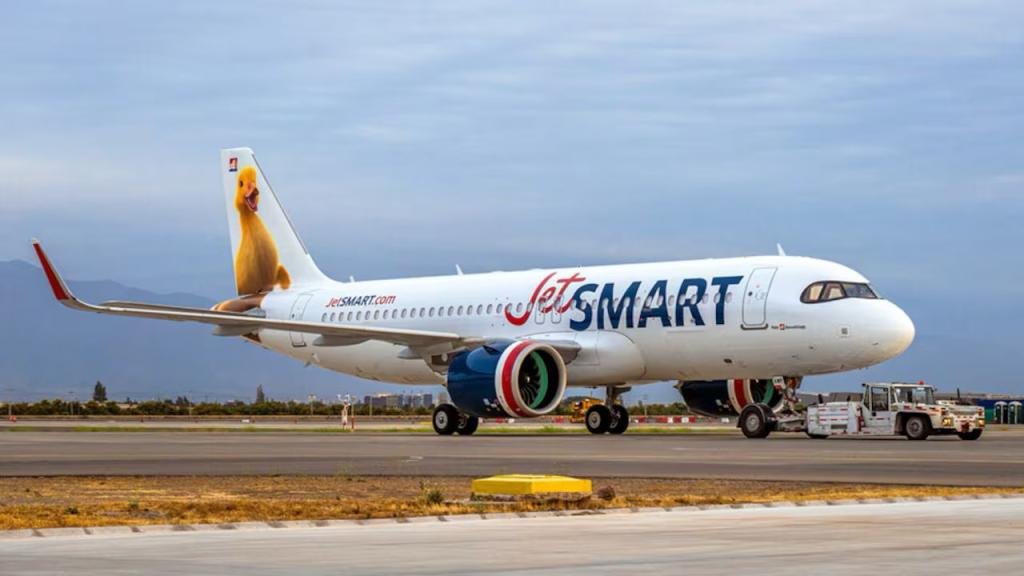 Jetsmart enfrenta críticas por deficiencias en la atención y manejo de vuelos