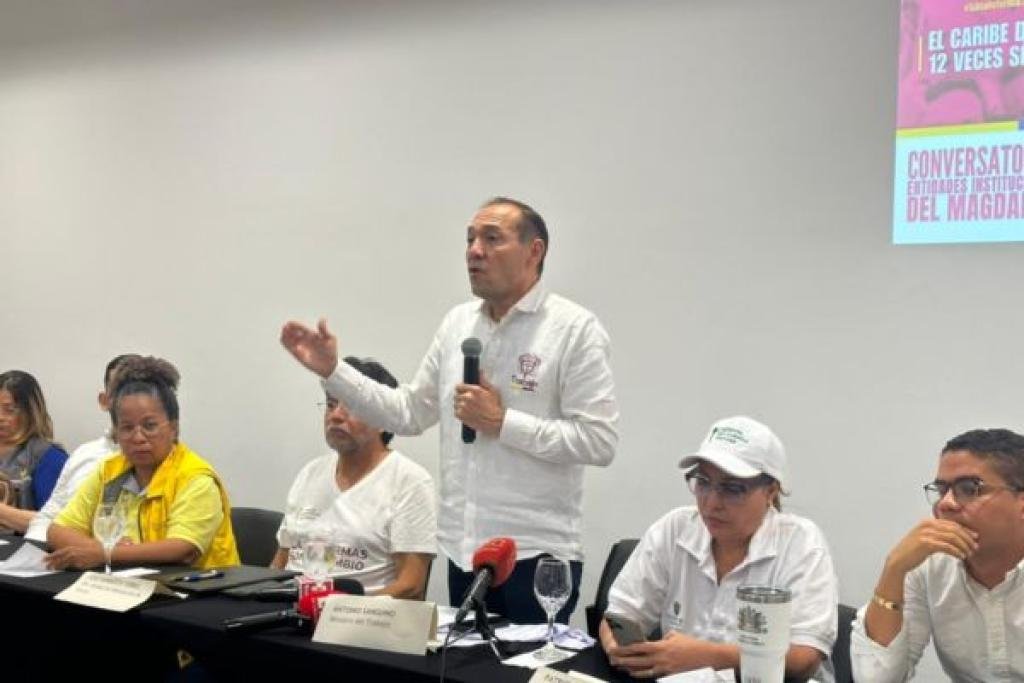 En su visita a Santa Marta: Ministro Sanguino arremetió contra el Congreso por frenar la reforma laboral y anuncia consulta popular