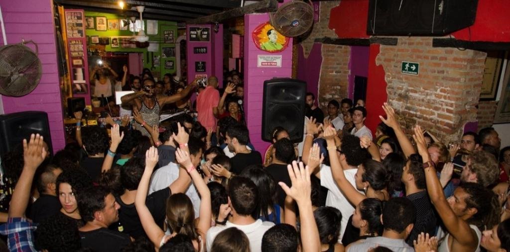 Denuncian abuso policial contra comerciantes nocturnos en Santa Marta