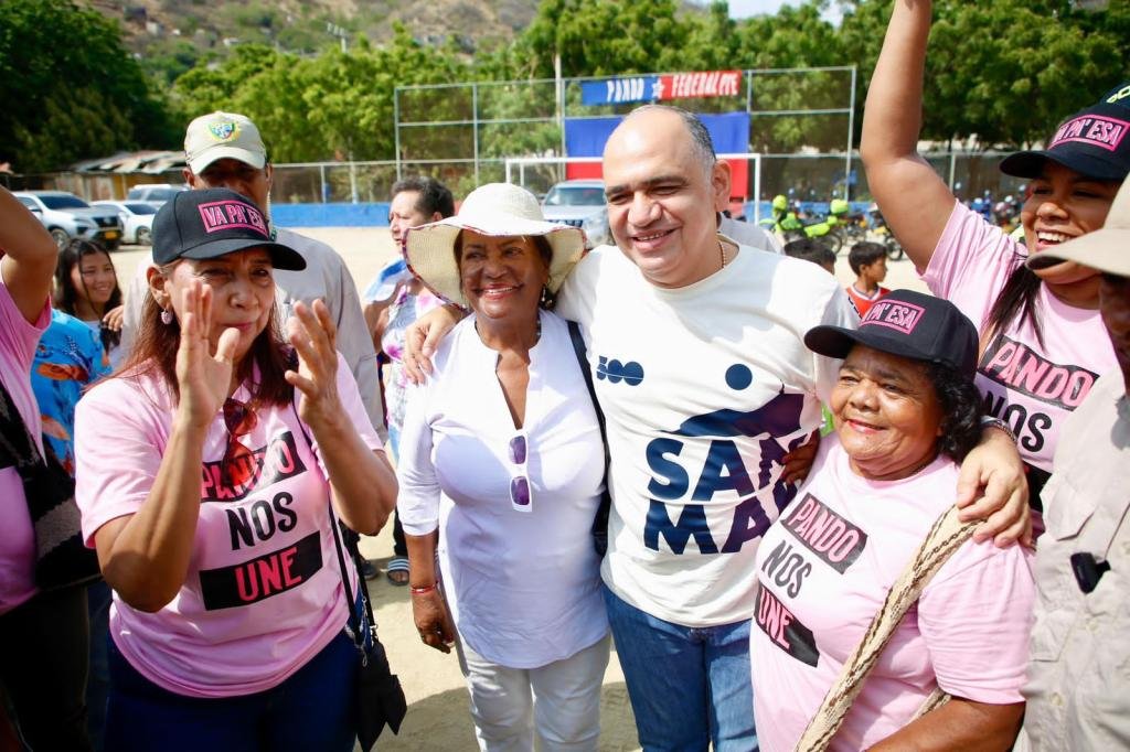 "Nunca me opondré a que realicen obras, pero no permitiré que vayan a los barrios a engañar y sembrar cizaña a la gente":'puya' de Pinedo a Fuerza Ciudadana