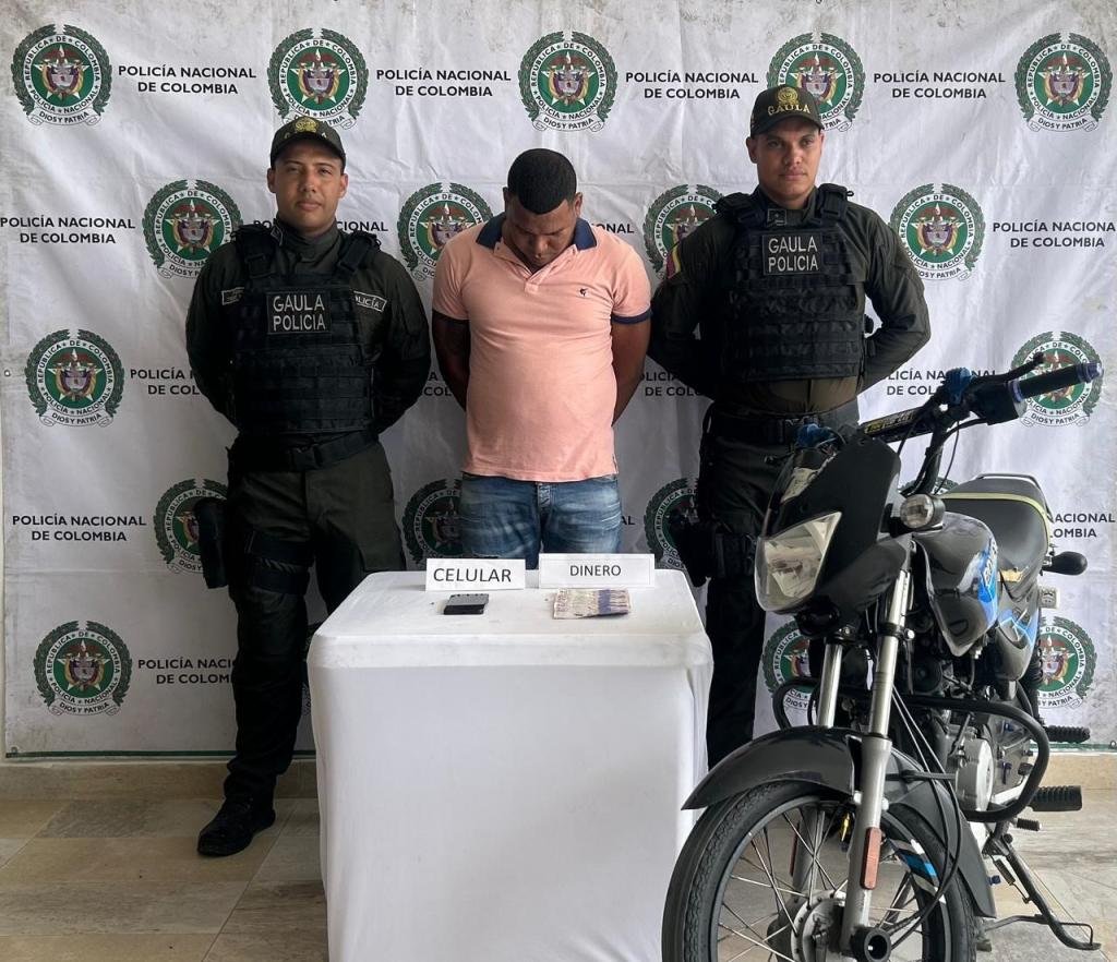 Le pidió dinero a su novia para no difundir sus fotos desnuda a través de las redes sociales