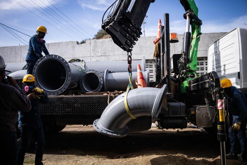 Pinedo se adelanta con instalación de estructura que mitigará el rebosamiento de aguas residuales en Santa Marta