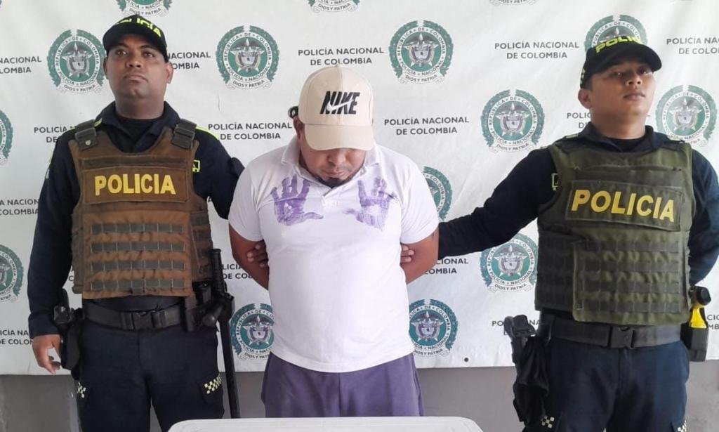 ¡Hizo Moñona! levantó a trompá a su mujer, suegra en hijastro y Policía lo capturó