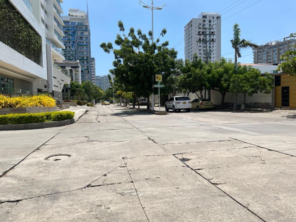 Obstrucciones con llantas, estopas y hasta señalizaciones viales, afectan red de alcantarillado en Bellavista