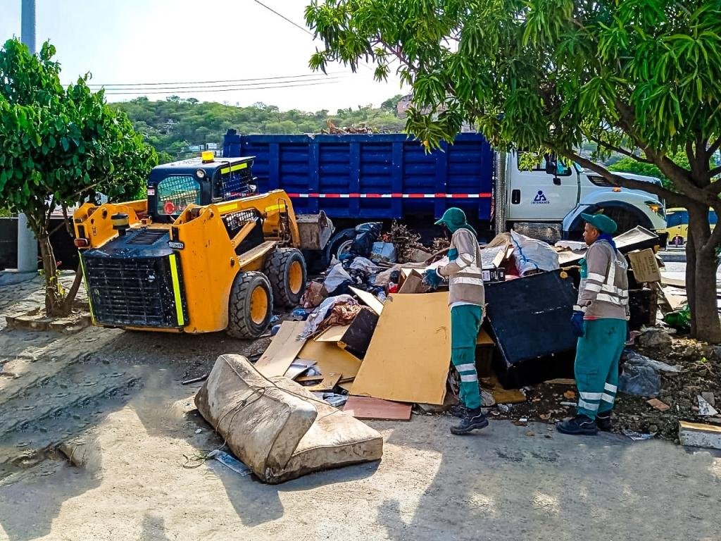 Retrasos en la recolección de basura: ESSMAR aprieta el control para evitar  emergencia sanitaria en Santa Marta
