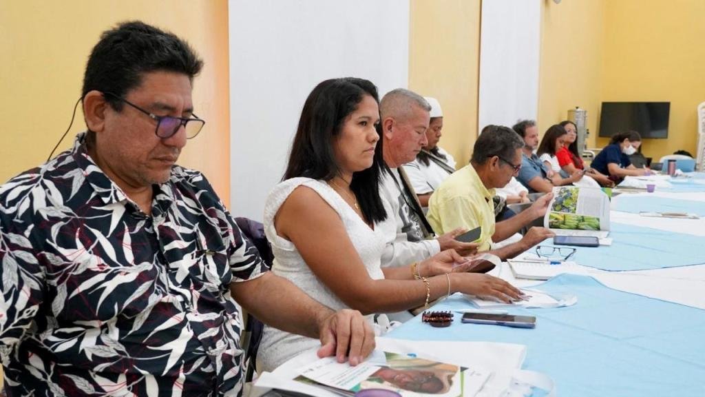 Alcaldía destacó avances del proyecto Huertas y Viveros del Quinto Centenario en mesa de Coderpa en Santa Marta