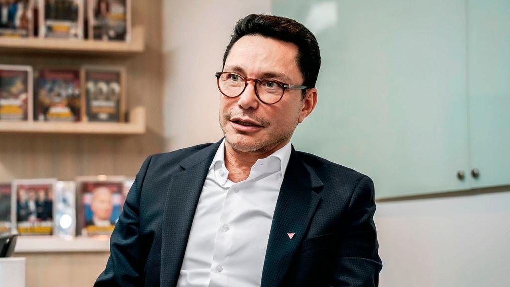 Caicedo se ahoga en su propio veneno: en vez de subir en encuestas presidenciales, cayó de 0,7% a 0,4%