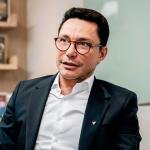 Caicedo se ahoga en su propio veneno: en vez de subir en encuestas presidenciales, cayó de 0,7% a 0,4%