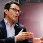 Se recrudece el escándalo de Carlos Caicedo: reveladoras pruebas ratificarían presunto abuso sexual que cometió el político contra menor de edad