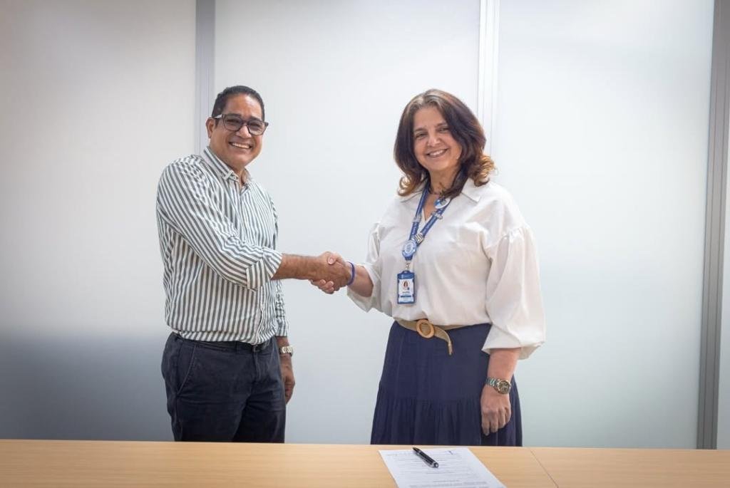 Tras la renuncia de Joceline Azar, Robert Reyes queda al frente de la Universidad de Santa Marta