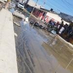 Santa Marta completa más de 12 horas entre basuras por bloqueos en Chimila II y Divino Niño debido a falta de agua y rebosamiento de alcantarillas