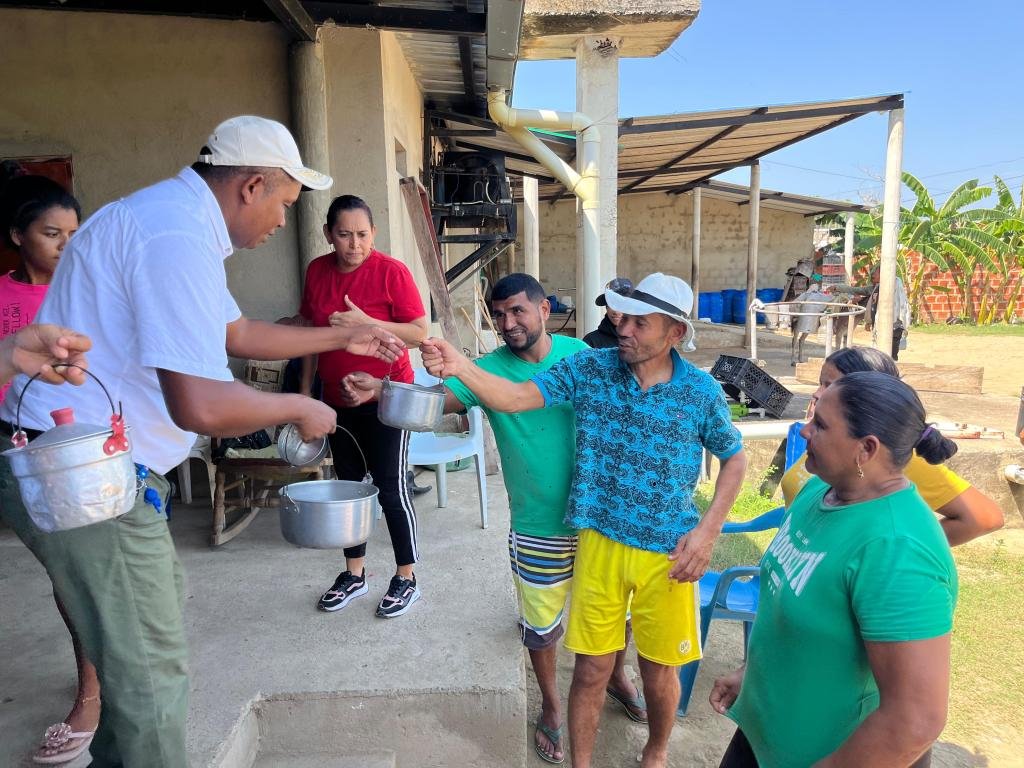El concejal del pueblo: Luis ‘El Profe’ Cardona, el hombre que va a las comunidades compartiendo su grano de arena con los más necesitados