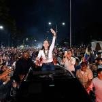 María Corina Machado regresa a Venezuela en medio de masivas muestras de respaldo popular